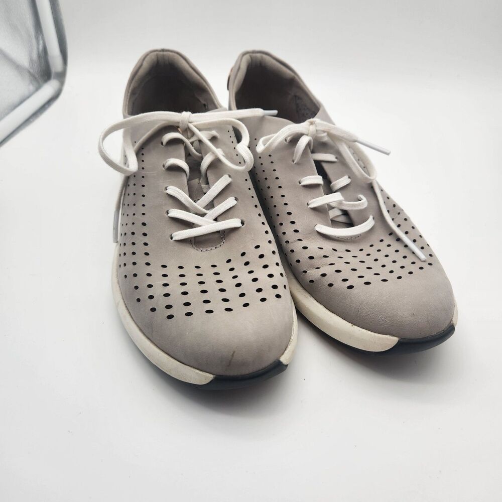 Clarks Unstructured Women’s Un Rio Tie Stone Nubuck Sneaker Size 7.5